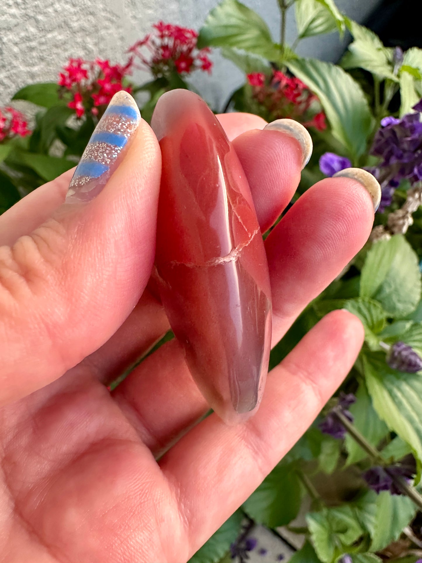 Yan Yuan Agate Moon Carving - Enchanting Gemstone for Love and Healing, Perfect for Romantic Home Decor and Spiritual Enrichment, Ideal for Moon Lovers