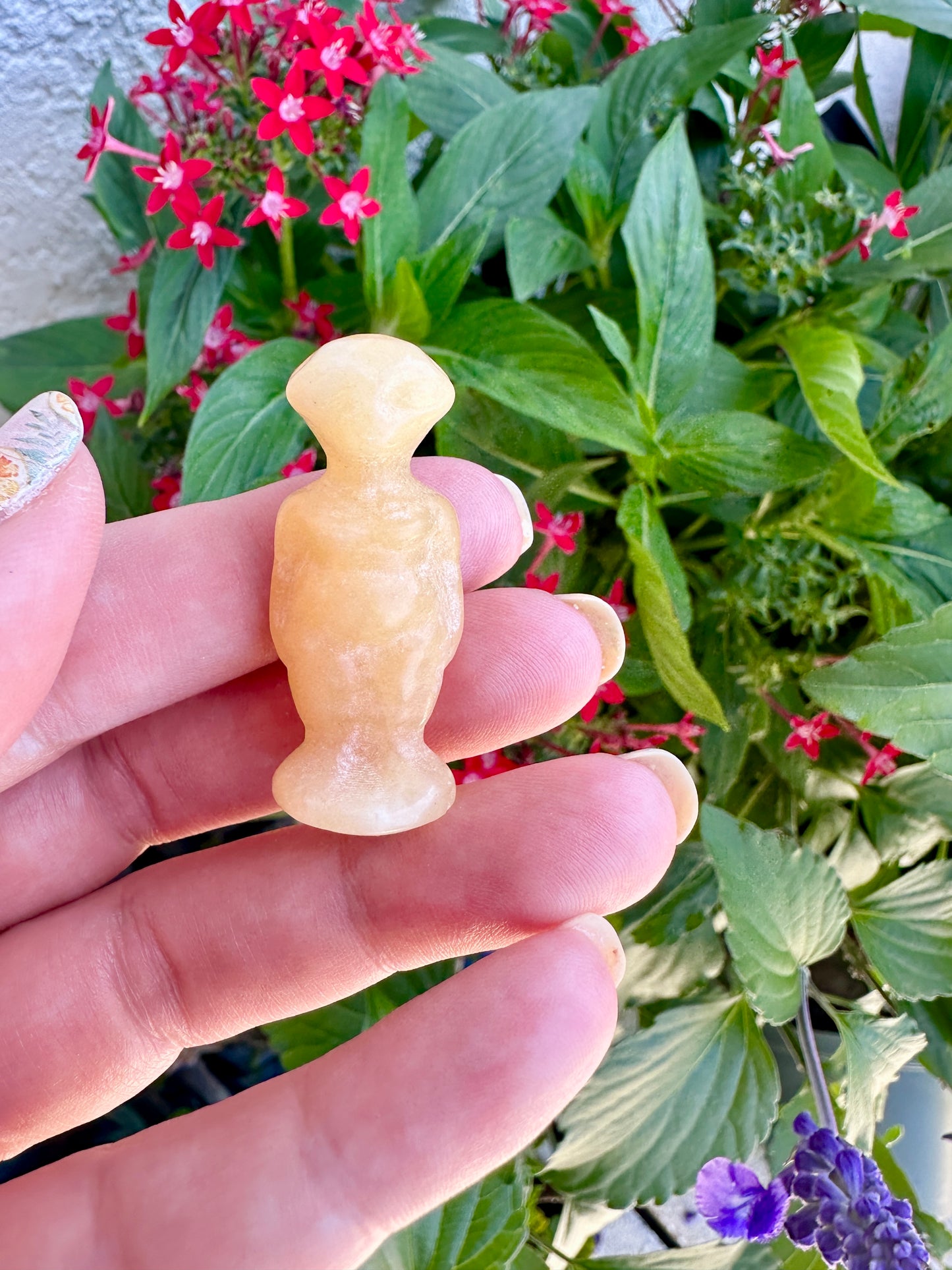 Yellow Calcite Alien Carving: Unique Handcrafted Extraterrestrial Figurine, Ideal for Sci-Fi Fans and Collectors of Novelty Crystal Decor