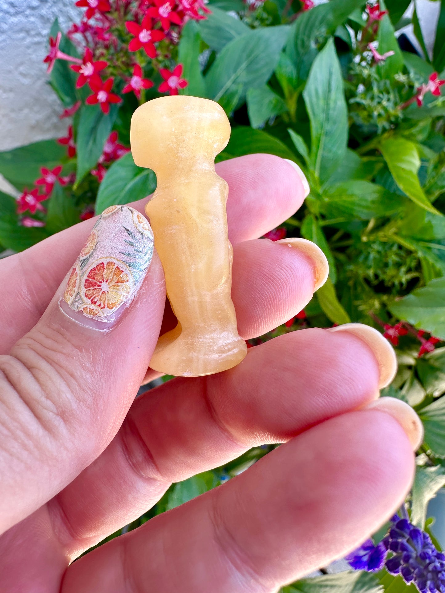 Yellow Calcite Alien Carving: Unique Handcrafted Extraterrestrial Figurine, Ideal for Sci-Fi Fans and Collectors of Novelty Crystal Decor