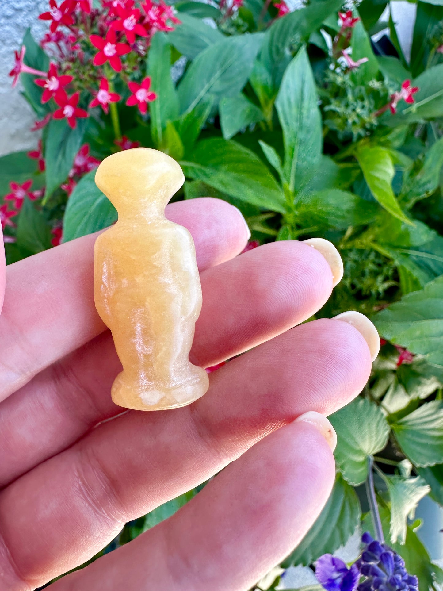 Yellow Calcite Alien Carving: Unique Handcrafted Extraterrestrial Figurine, Ideal for Sci-Fi Fans and Collectors of Novelty Crystal Decor