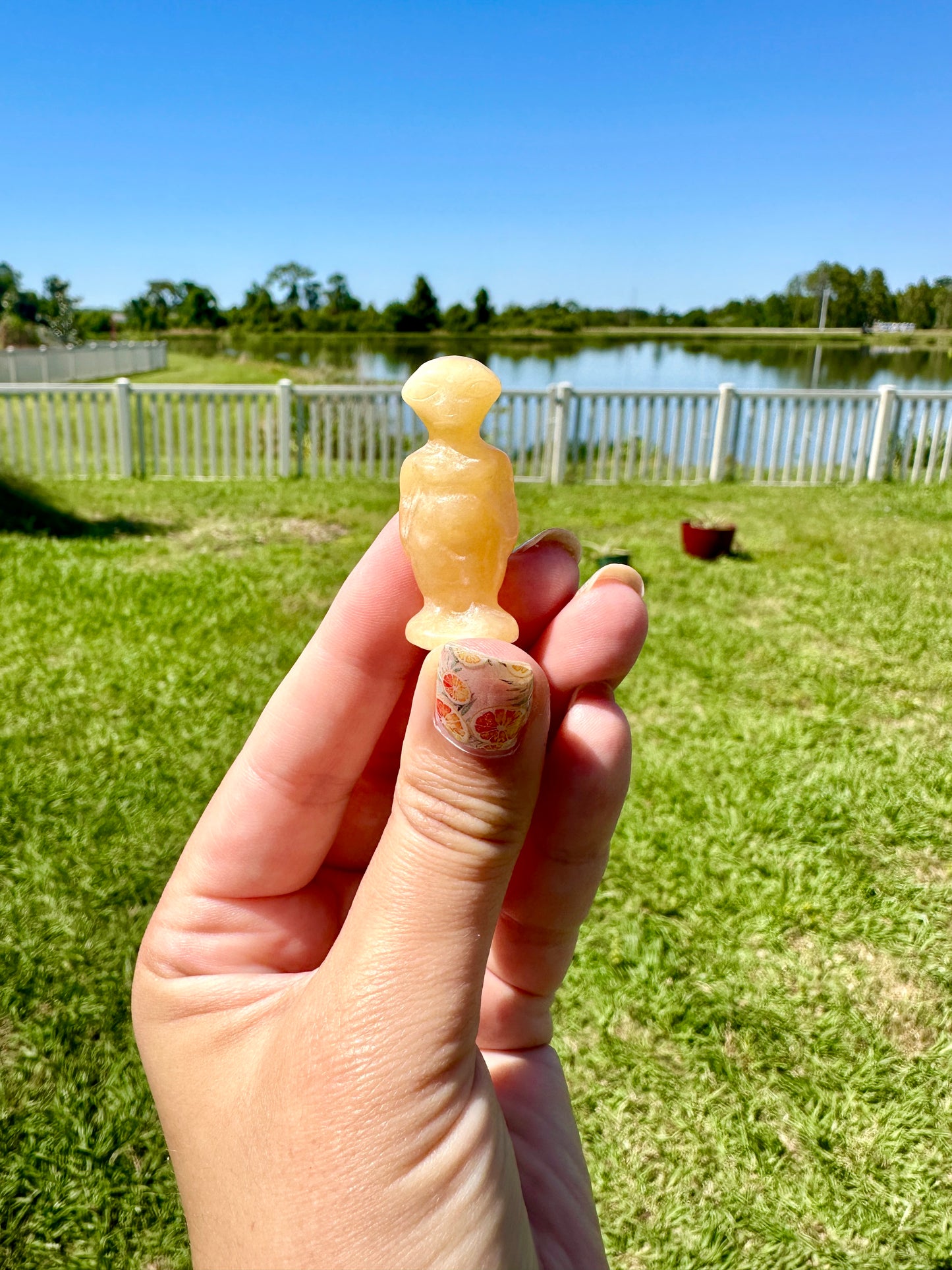 Yellow Calcite Alien Carving: Unique Handcrafted Extraterrestrial Figurine, Ideal for Sci-Fi Fans and Collectors of Novelty Crystal Decor