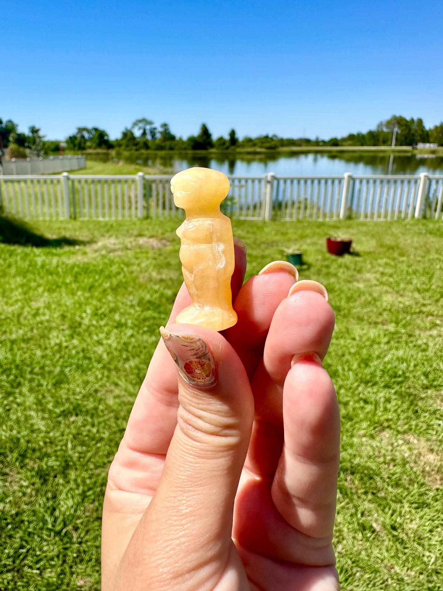 Yellow Calcite Alien Carving: Unique Handcrafted Extraterrestrial Figurine, Ideal for Sci-Fi Fans and Collectors of Novelty Crystal Decor