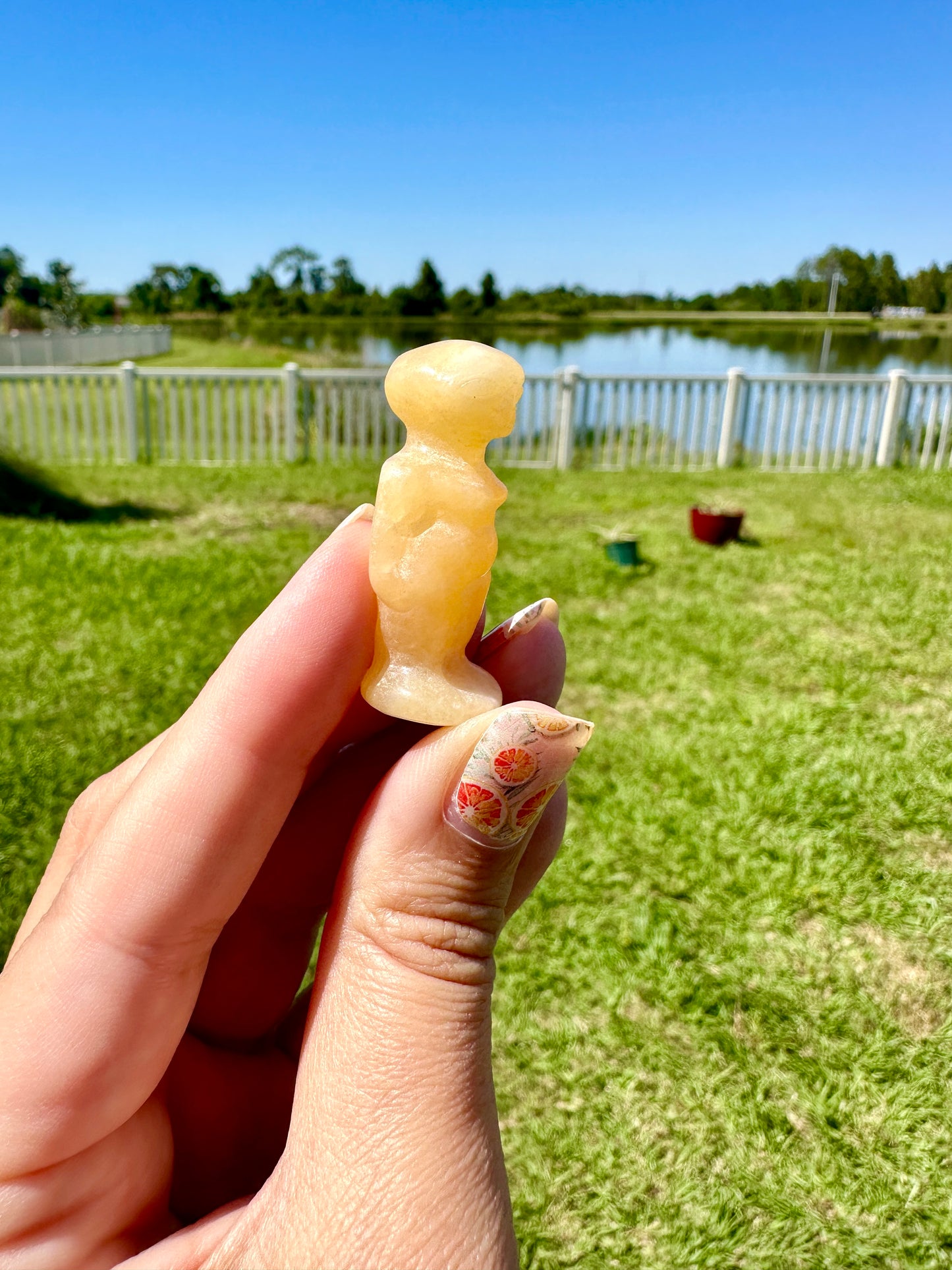 Yellow Calcite Alien Carving: Unique Handcrafted Extraterrestrial Figurine, Ideal for Sci-Fi Fans and Collectors of Novelty Crystal Decor