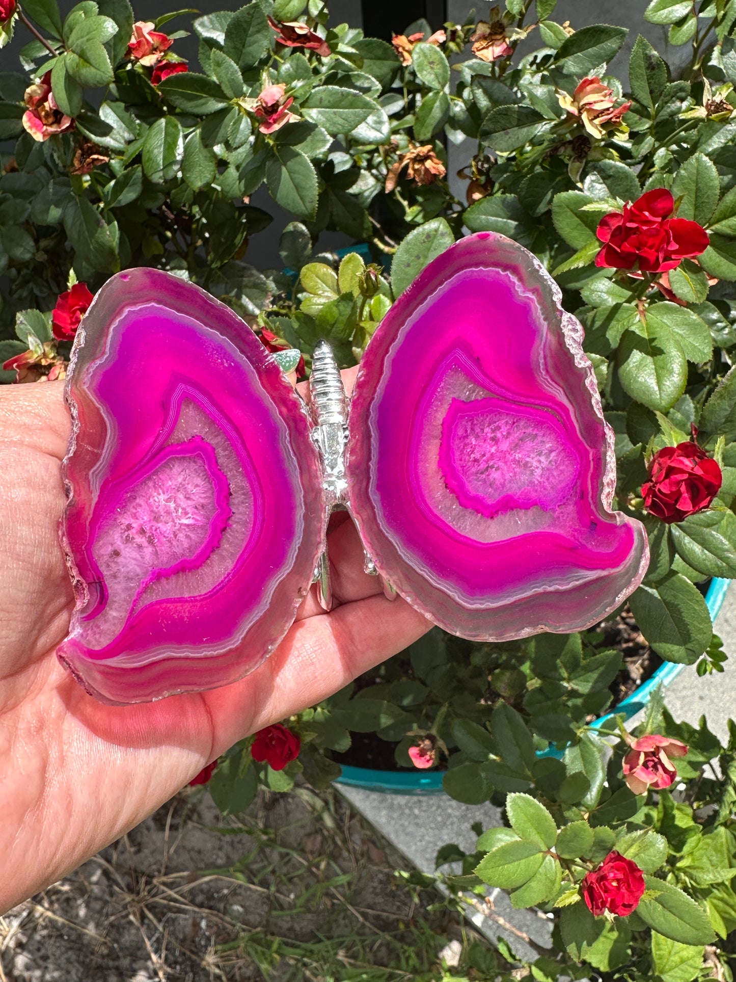 Stunning Agate Butterfly Figurine - A Symbol of Transformation and Natural Beauty for Home or Office Decor