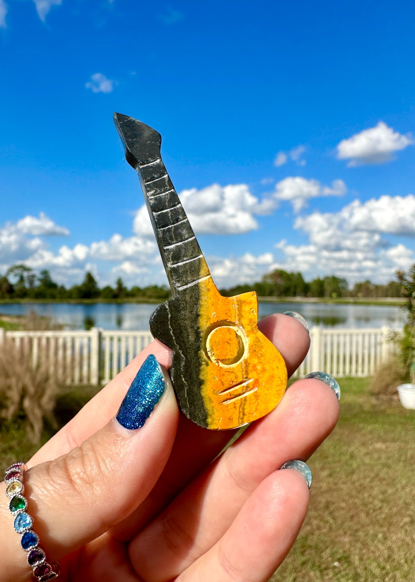 Bumble Bee Jasper - Guitar 🎸