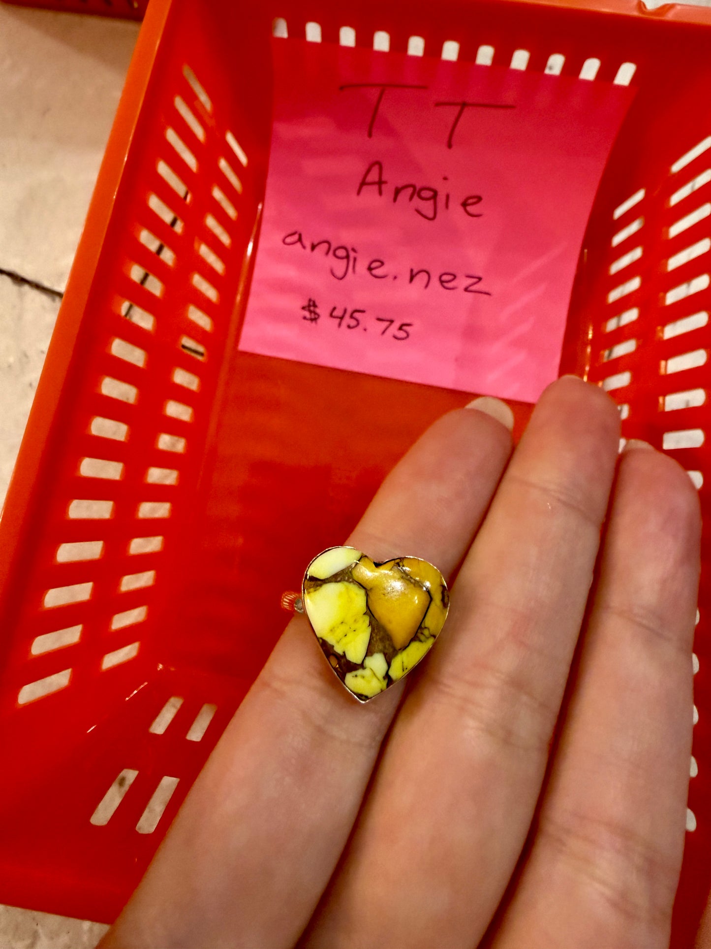 angie.nez