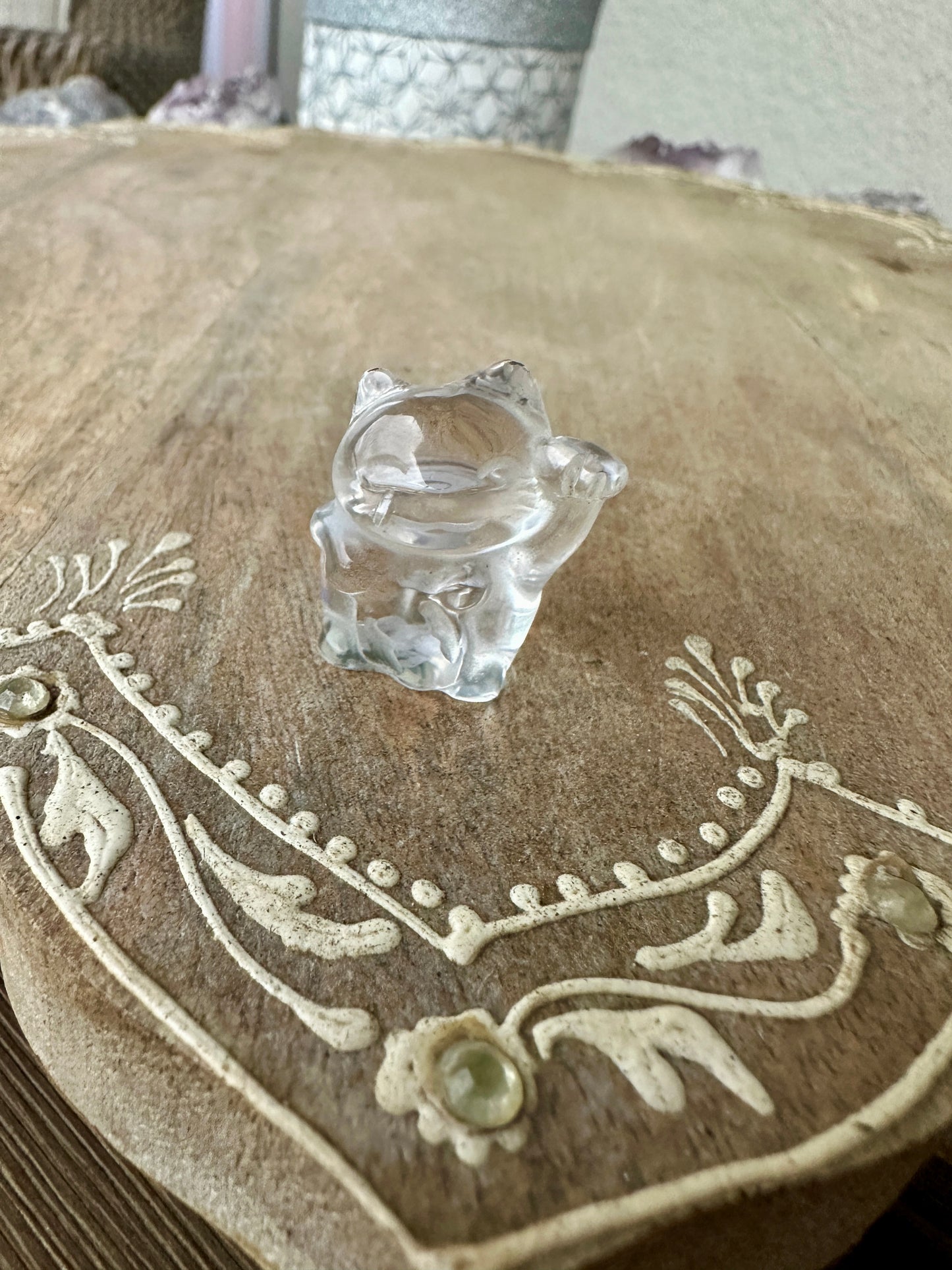 Clear Quartz Lucky Cat Carving - Handcrafted Crystal Maneki Neko, Symbol of Prosperity & Good Fortune, Unique Energy Amplifying Decor