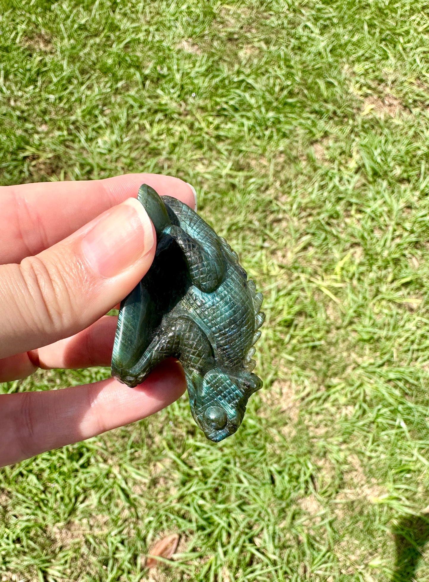 Labradorite Chameleon Figurine, Unique Crystal Animal Sculpture, Healing Labradorite Decor, Spiritual Gift for Crystal Lovers