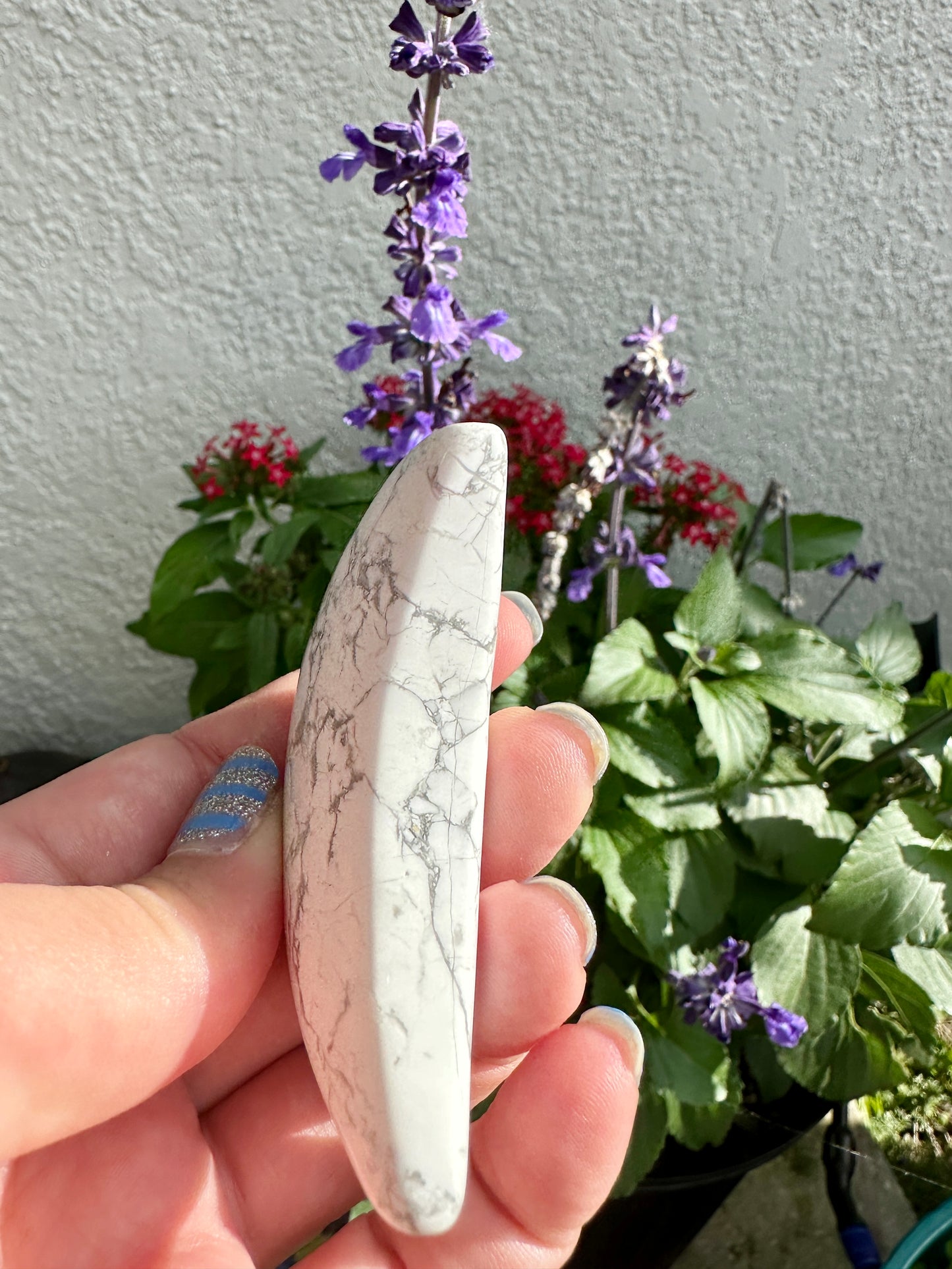Stunning Howlite Moon Carving for Peaceful Sleep & Stress Relief - Decorative and Spiritual Accessory for Home, Ideal Gift for Moon Lovers