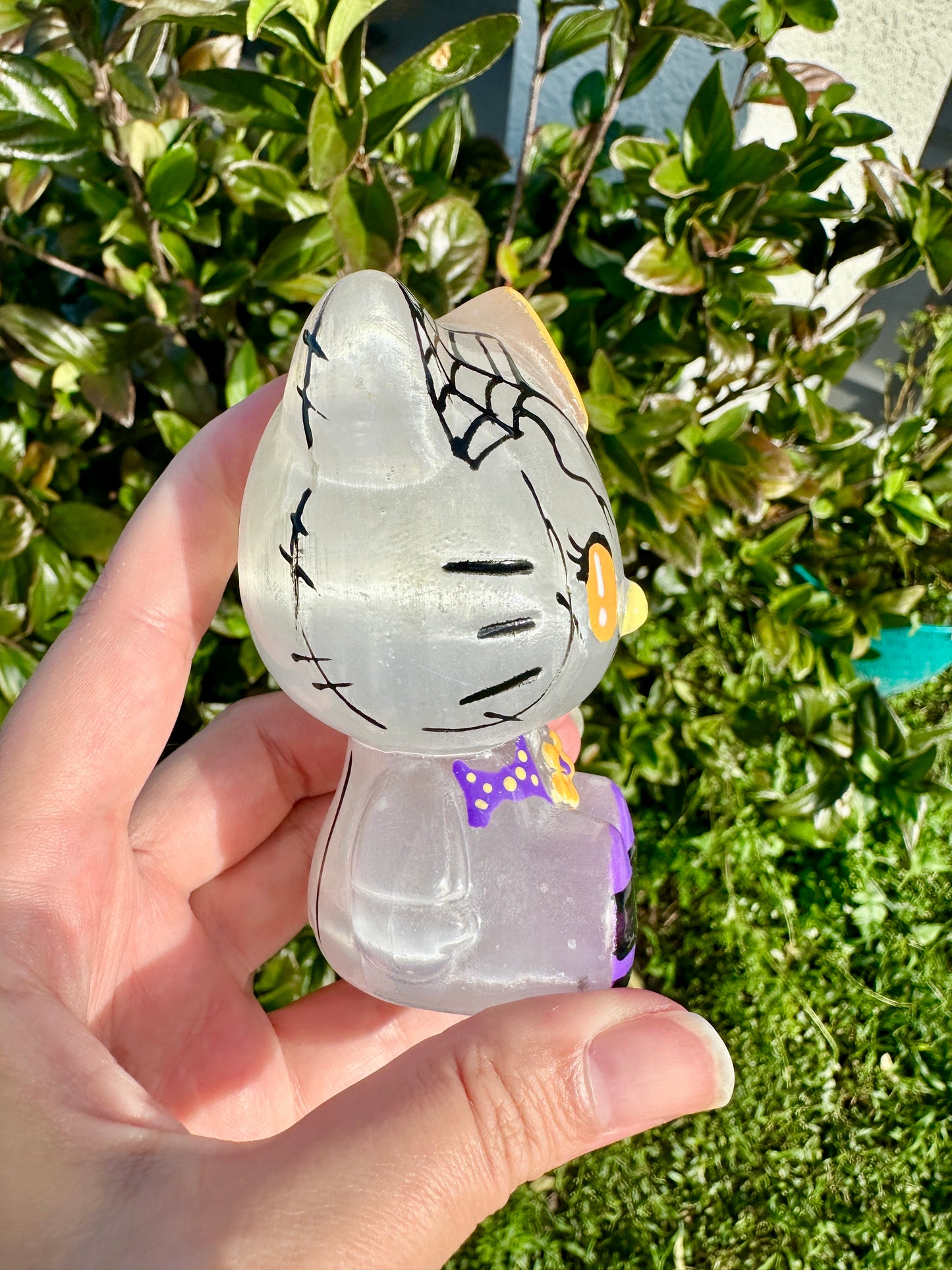 Halloween Hello Kitty - Selenite Cat Sculpture - Mystical Crystal Feline for Witchy Decor, Spiritual Protection, Altar Decoration, Gift for Cat Lovers