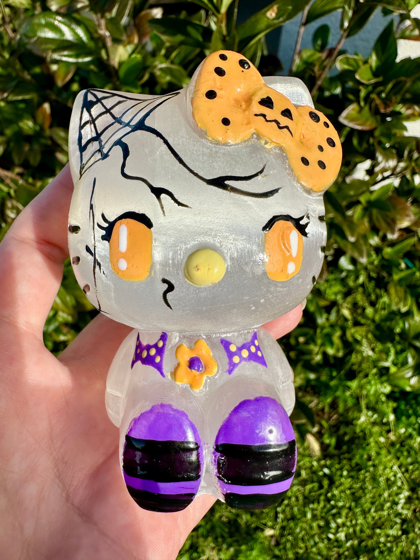 Halloween Hello Kitty - Selenite Cat Sculpture - Mystical Crystal Feline for Witchy Decor, Spiritual Protection, Altar Decoration, Gift for Cat Lovers