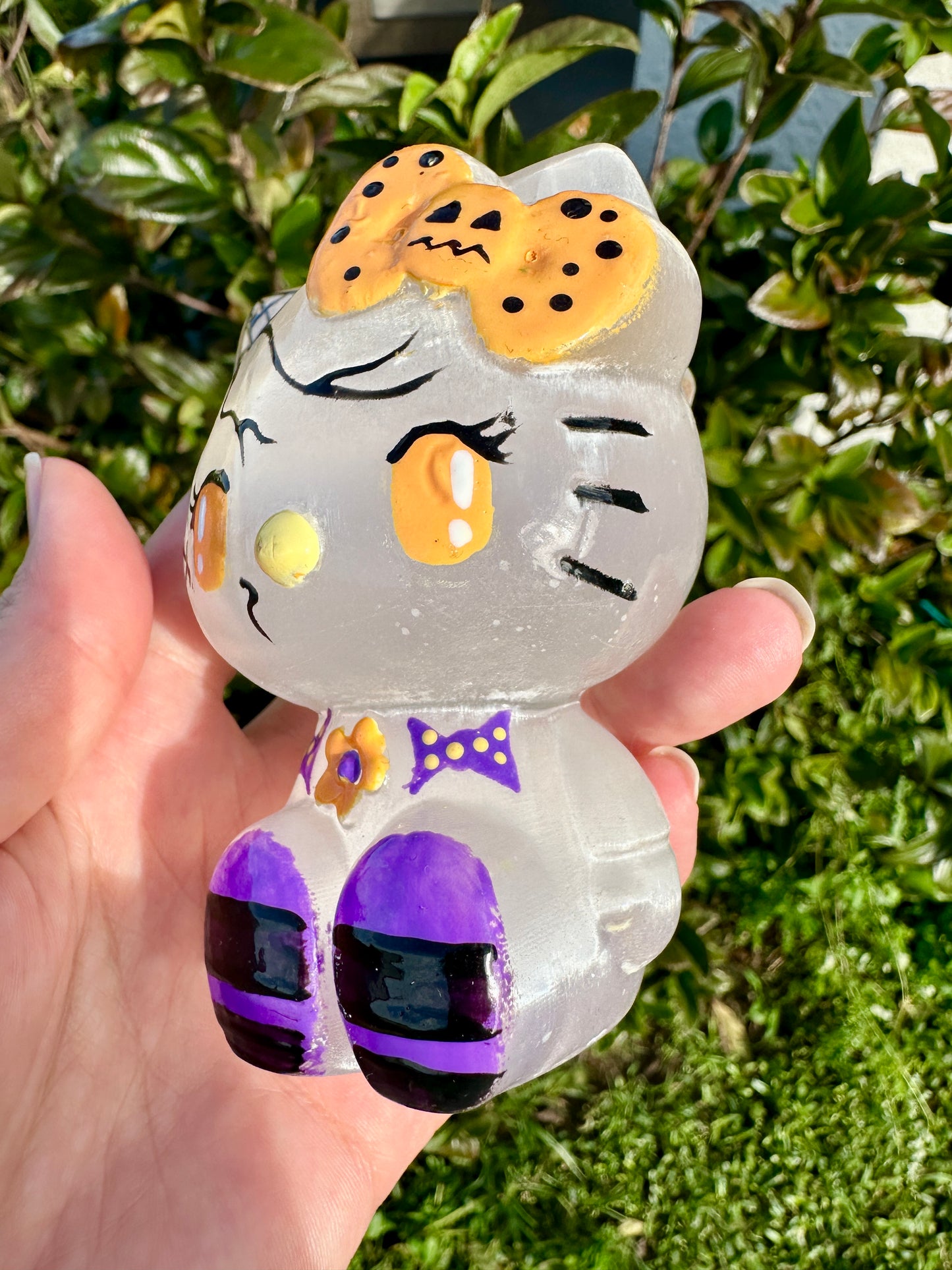 Halloween Hello Kitty - Selenite Cat Sculpture - Mystical Crystal Feline for Witchy Decor, Spiritual Protection, Altar Decoration, Gift for Cat Lovers