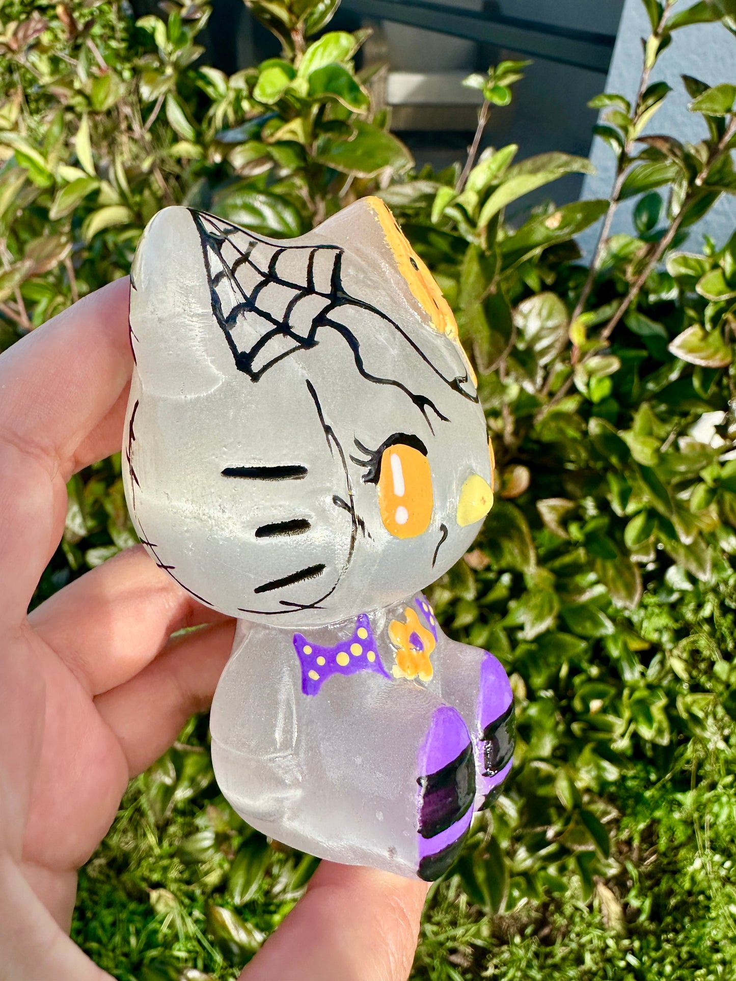 Halloween Hello Kitty - Selenite Cat Sculpture - Mystical Crystal Feline for Witchy Decor, Spiritual Protection, Altar Decoration, Gift for Cat Lovers