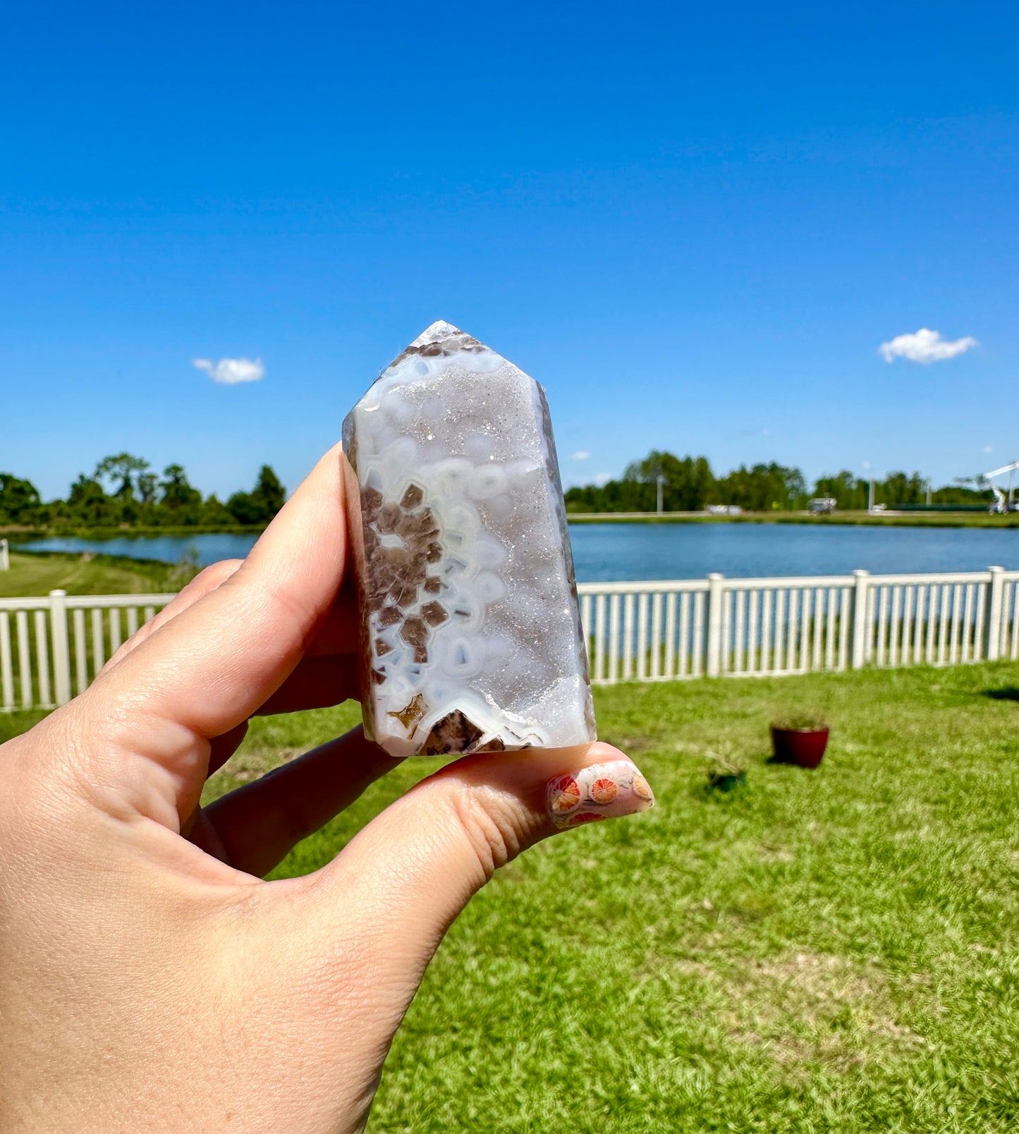 Druzy Agate Tower - Natural Gemstone Decor for Healing and Energy Balancing, Perfect for Meditation and Home Decoration