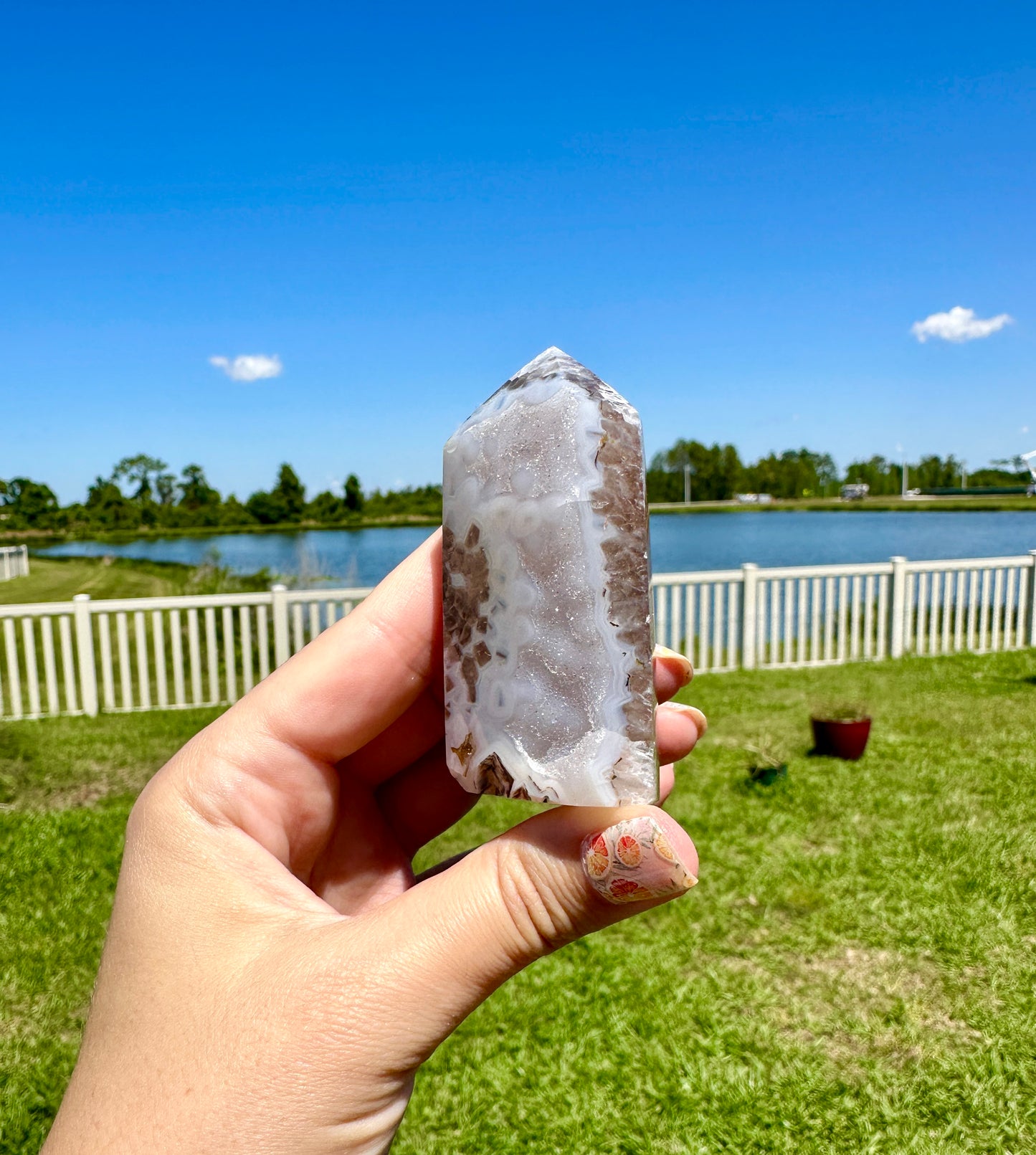 Druzy Agate Tower - Natural Gemstone Decor for Healing and Energy Balancing, Perfect for Meditation and Home Decoration