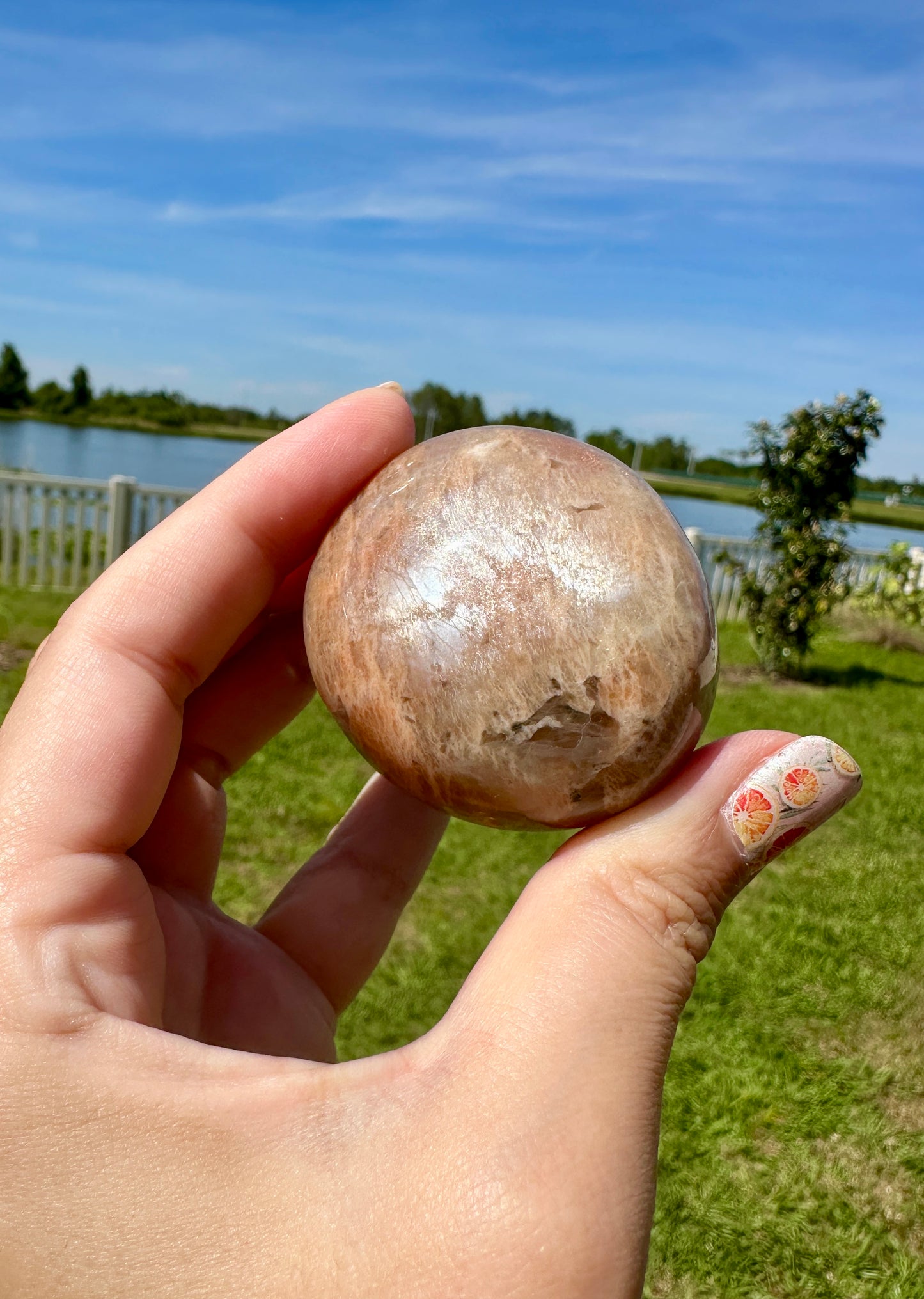 Peach Moonstone Palm Stone: Enhance Your Meditation and Emotional Balance with This Natural Healing Gem
