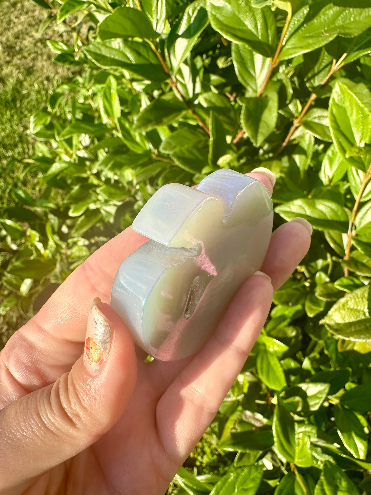 Aura Agate Druzy Apple Carving: Enchanting Hand-Carved Crystal Apple, Perfect for Home Decor, Crystal Healing, and Unique Gift Collections