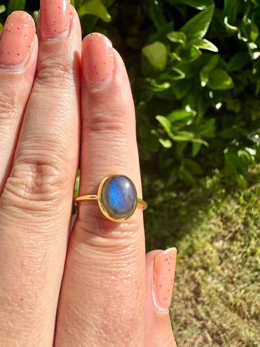 Elegant Labradorite Ring in 925 Silver with 18K Gold Vermeil, Size 8 - Striking Blue Flash, Handcrafted Gemstone Ring, Luxurious Gift