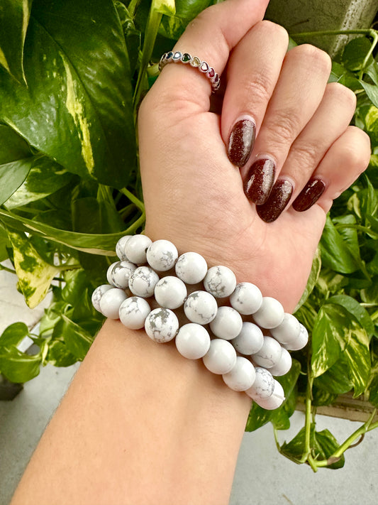 Elegant Howlite 10mm Bead Bracelet for Calming Energy and Stylish Everyday Wear – Natural Healing Crystal Stretch Bracelet – Unisex Jewelry Gift