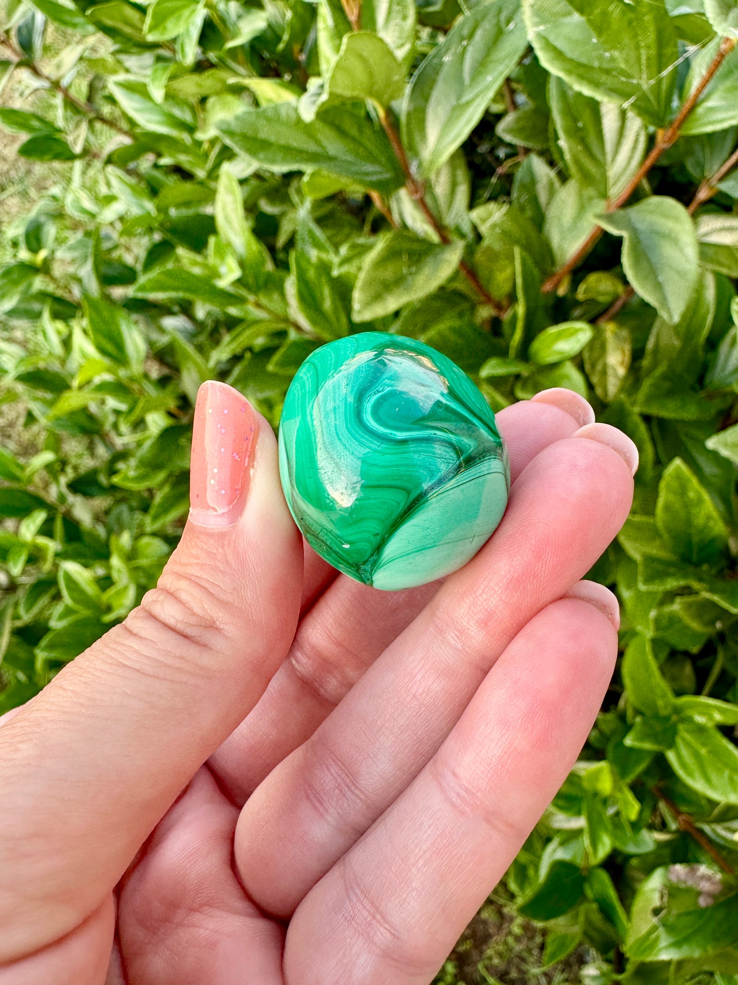 Exquisite Malachite Egg - Polished Natural Gemstone Decor, Perfect for Collection or as a Unique Gift, Adds Vibrant Green to Any Space