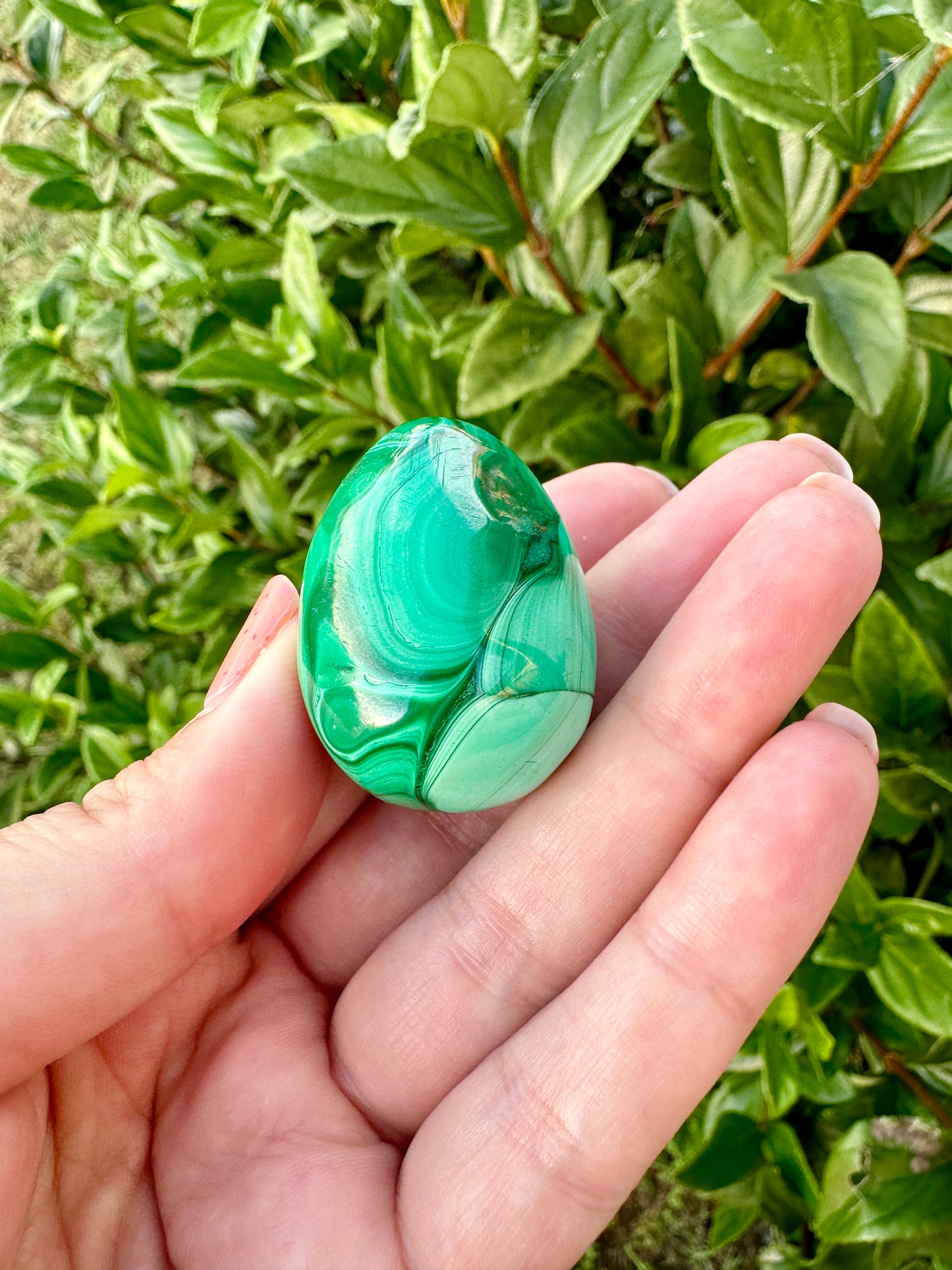 Exquisite Malachite Egg - Polished Natural Gemstone Decor, Perfect for Collection or as a Unique Gift, Adds Vibrant Green to Any Space