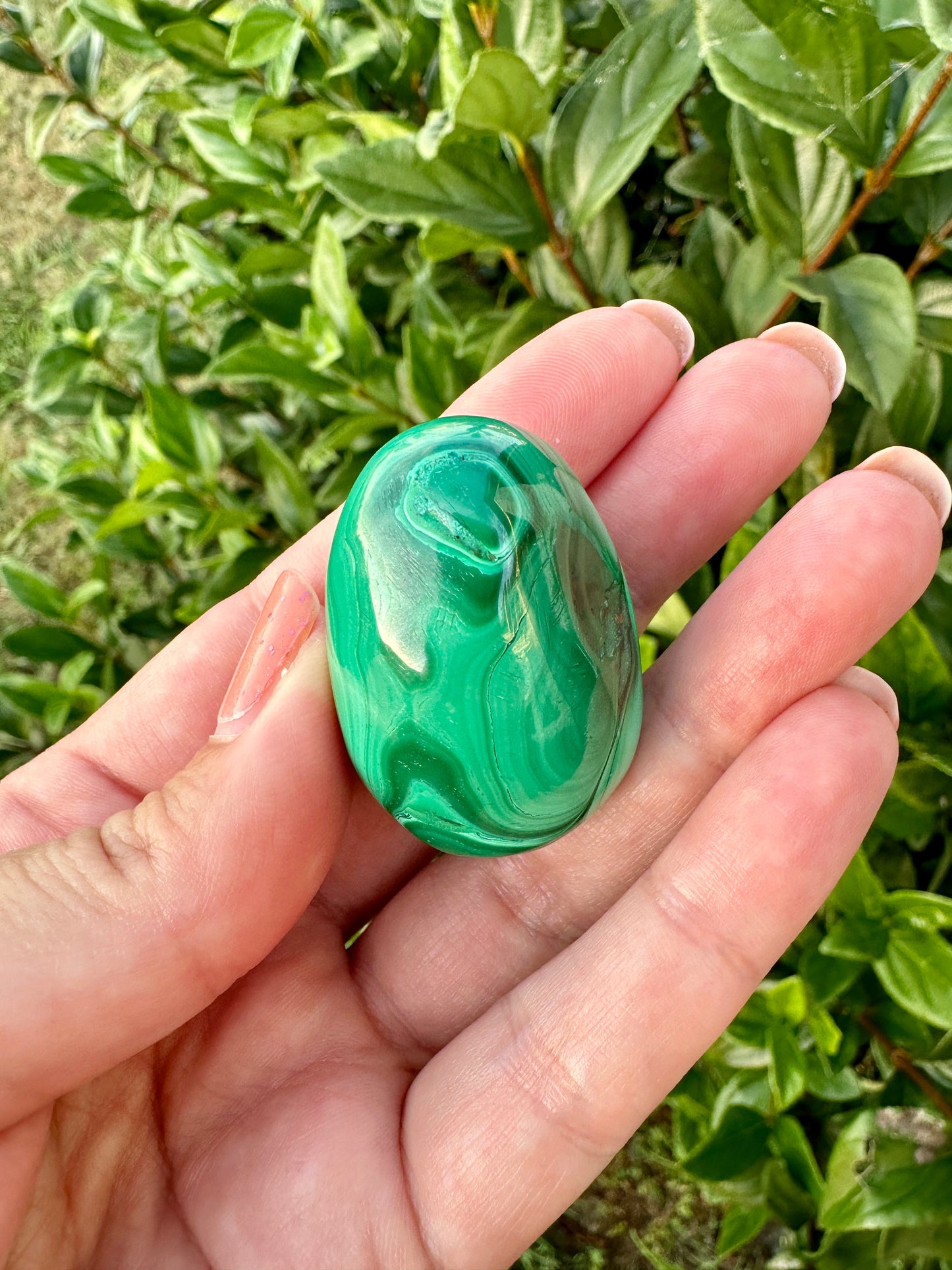 Exquisite Malachite Egg - Polished Natural Gemstone Decor, Perfect for Collection or as a Unique Gift, Adds Vibrant Green to Any Space