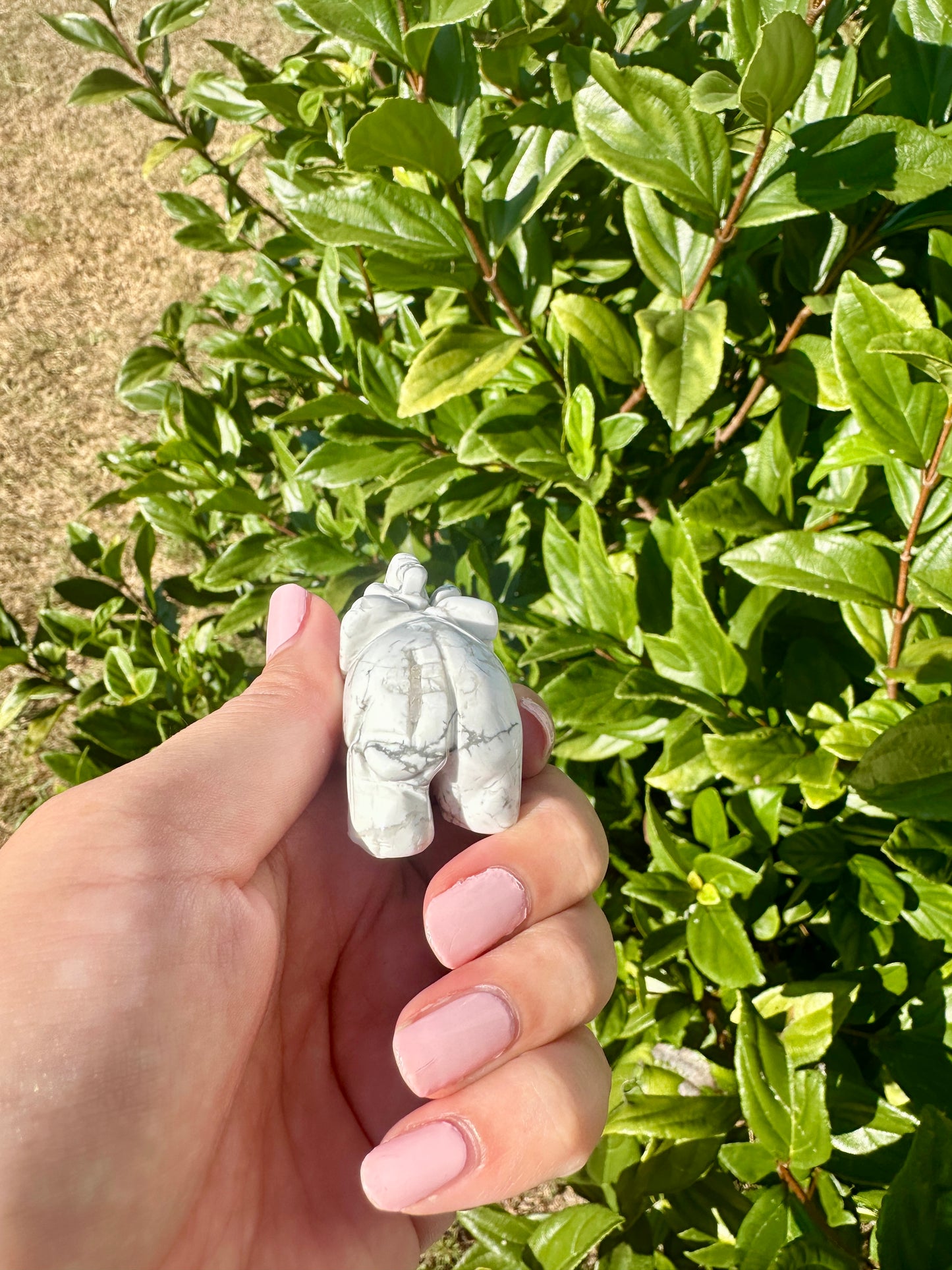 Beautiful Howlite Elephant Carving - Unique Healing Stone Sculpture for Home Decor and Positive Energy Gifts