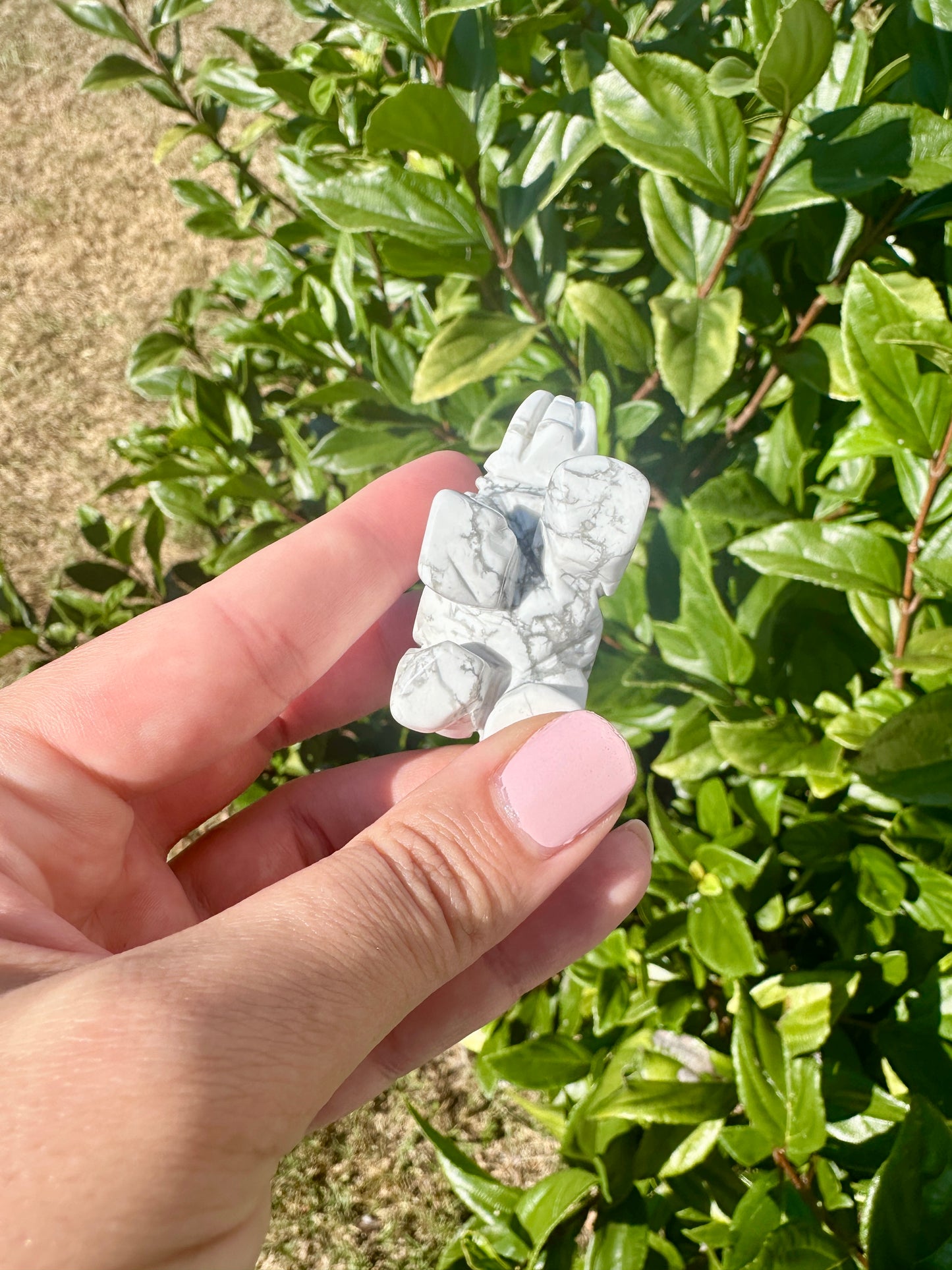 Beautiful Howlite Elephant Carving - Unique Healing Stone Sculpture for Home Decor and Positive Energy Gifts