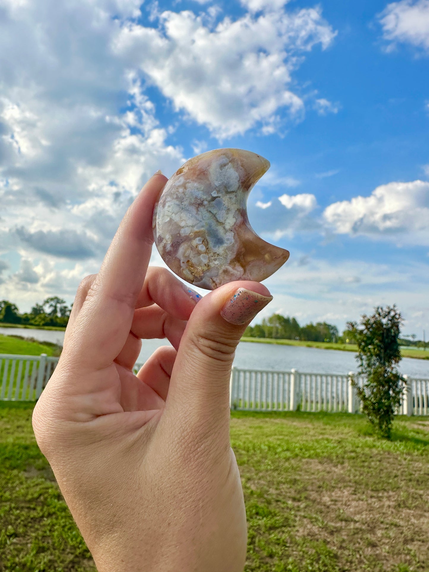 Flower Agate Moon Carving, Unique Crystal Decor, Natural Healing Stone, Boho Home Decor, Spiritual Gift, Meditation Aid