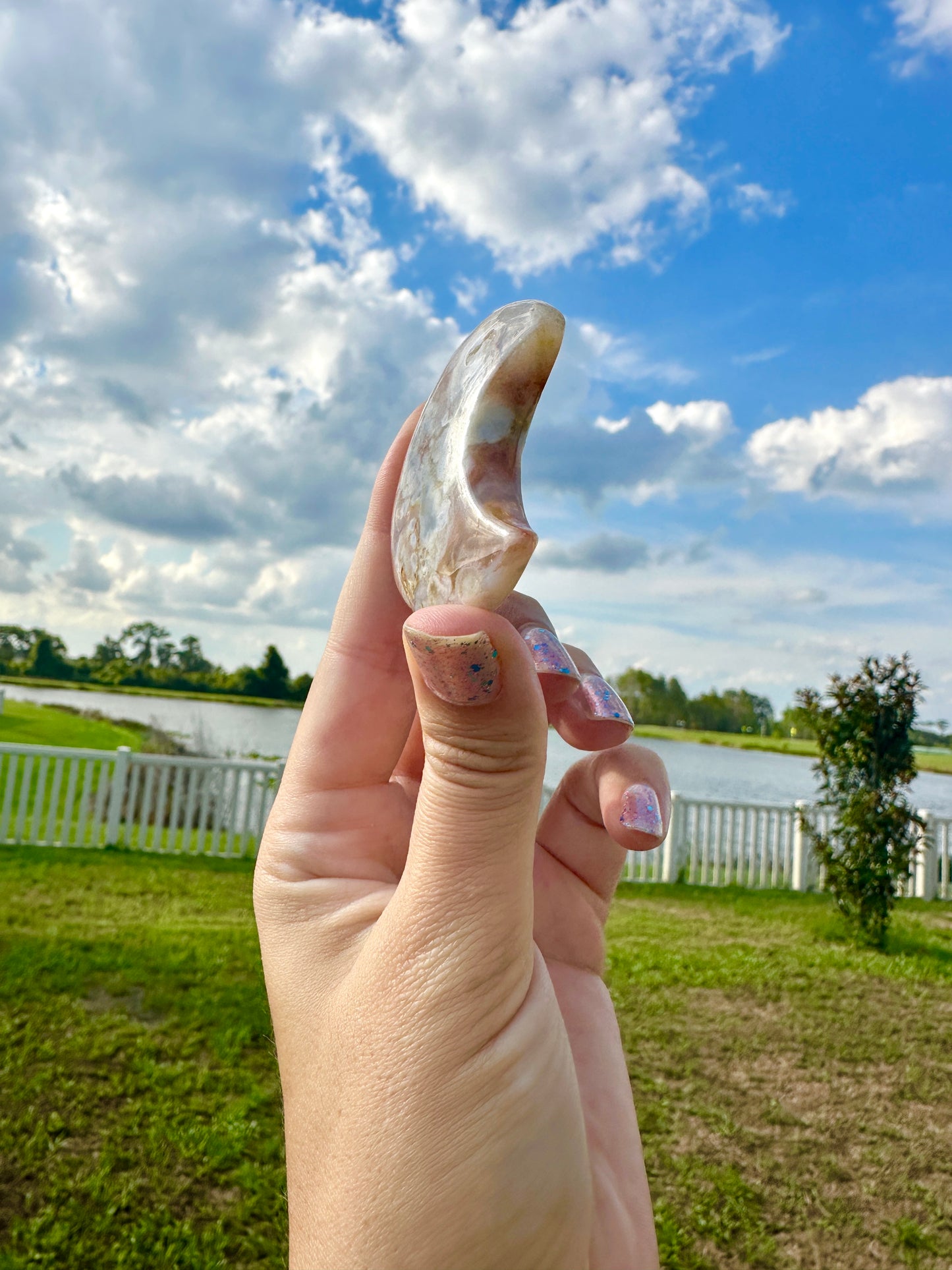 Flower Agate Moon Carving, Unique Crystal Decor, Natural Healing Stone, Boho Home Decor, Spiritual Gift, Meditation Aid