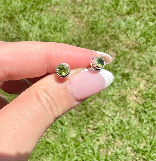Peridot Sterling Silver Stud Earrings, August Birthstone Jewelry, Green Gemstone Ring,  Minimalist Design, Fine Jewelry