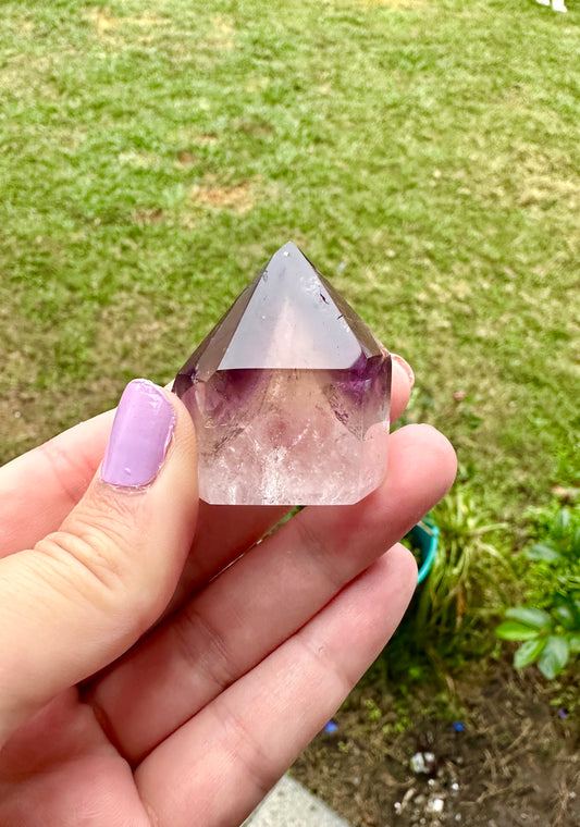 Dream Coat Amethyst Tower - Vibrant Energy Beacon for Creativity, Protection, and Spiritual Awakening, Ideal for Decor and Meditation