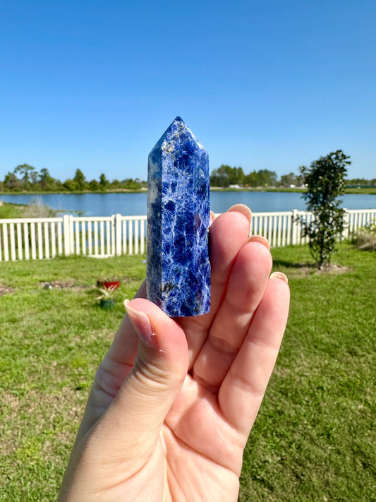Sodalite Tower for Energy Healing and Meditation - Enhance Your Home Decor with Natural Crystal Elegance, Perfect for Spiritual Growth