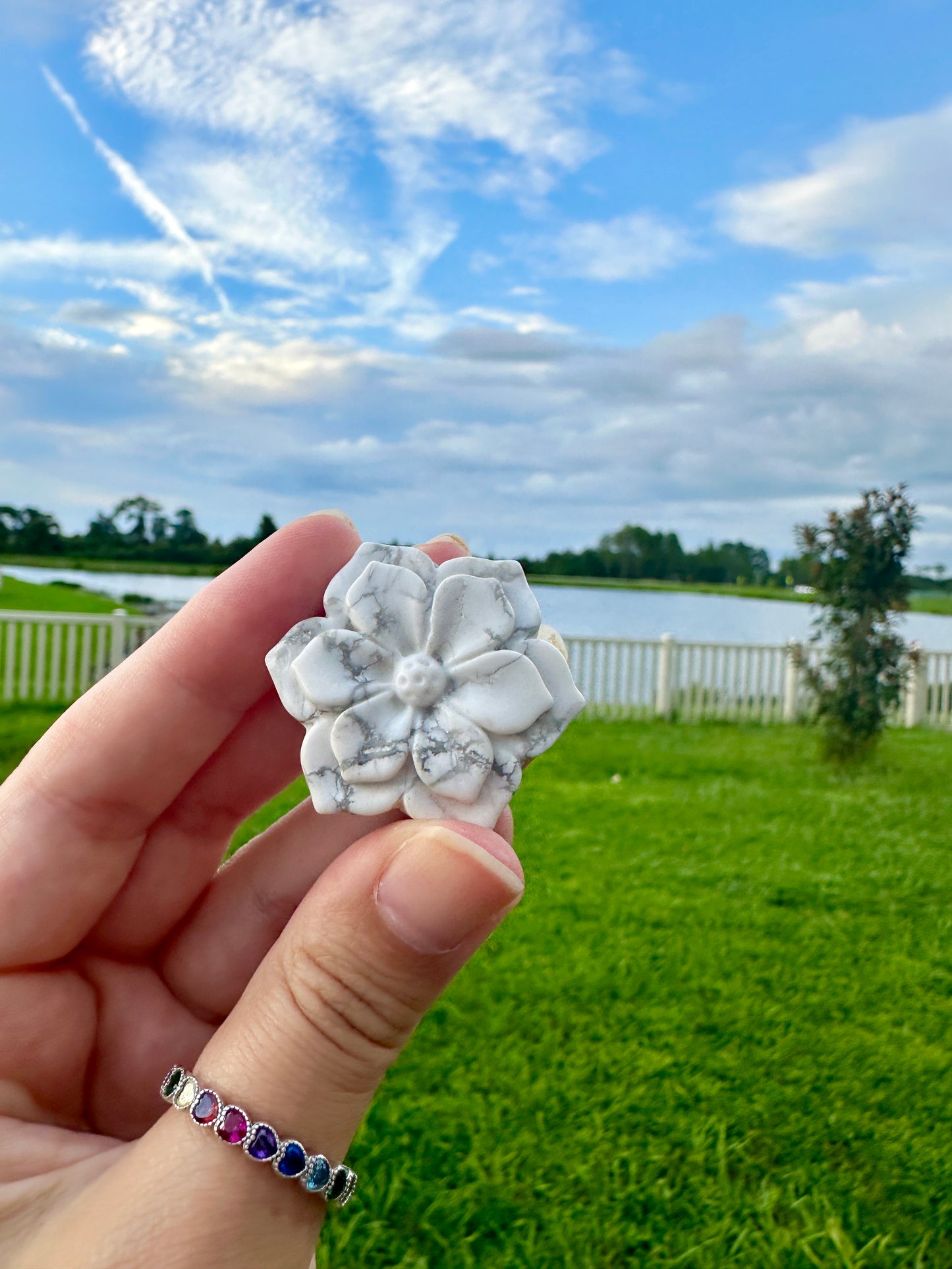 Howlite Flower Carving, Handcrafted Howlite Crystal Flower, Healing Howlite Flower Sculpture, White Howlite Crystal Decor, Calming Energy Gemstone Carving